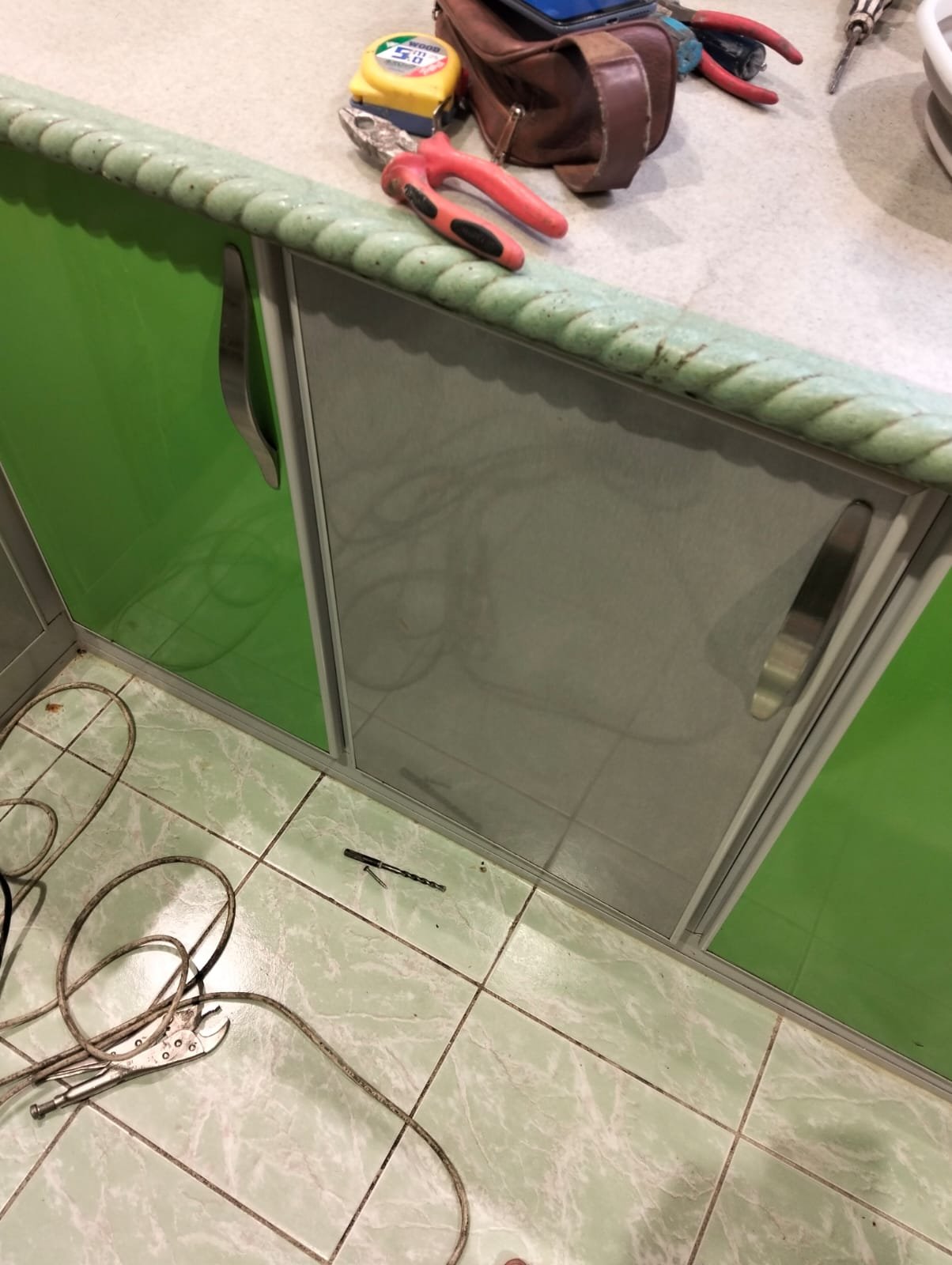 فني مطابخ بجدة: دليل اختيار الفني المناسب وخطوات شغل نظيف من أول زيارة حتى التسليم